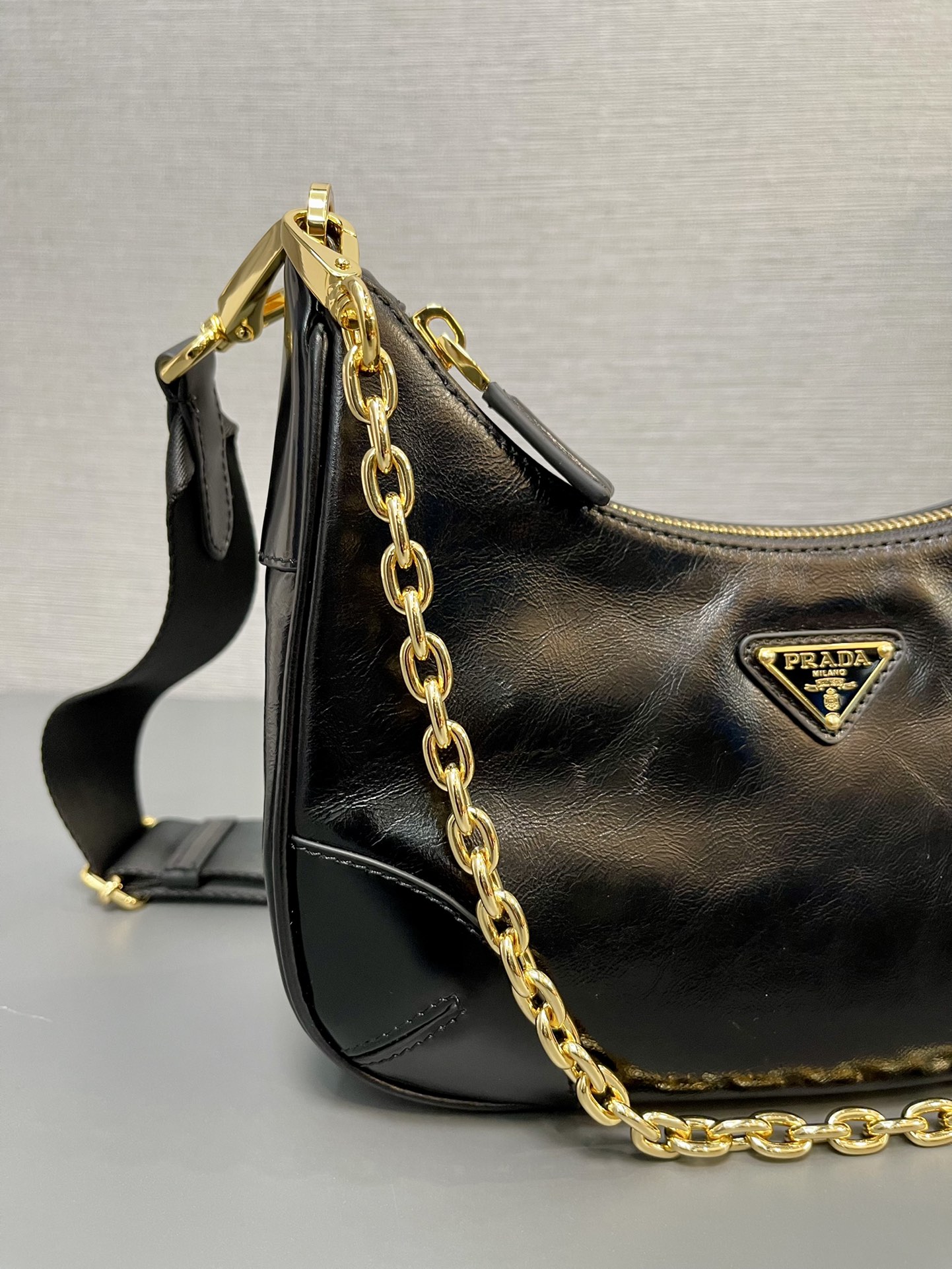 Prada Oil Wax Leather Re Edition 2005 Shoulder Bag Black 1BH204